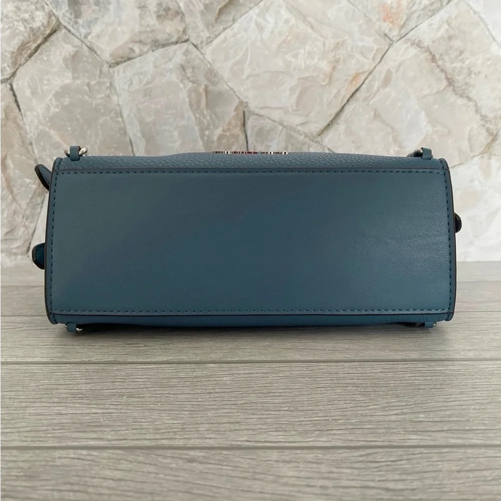 Michael Kors Mina Small Blue Crossbody Bag with Chain Detail - Picture 5 of 8